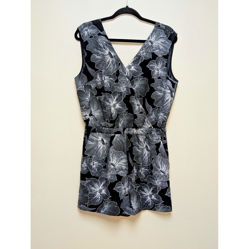 Loft Petite Medium Black White Floral Surplice V-Neck Sleeveless Romper